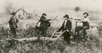 Farming in Tarmola. Men cleaning field.<br />
(Ivan Lukkarinen)